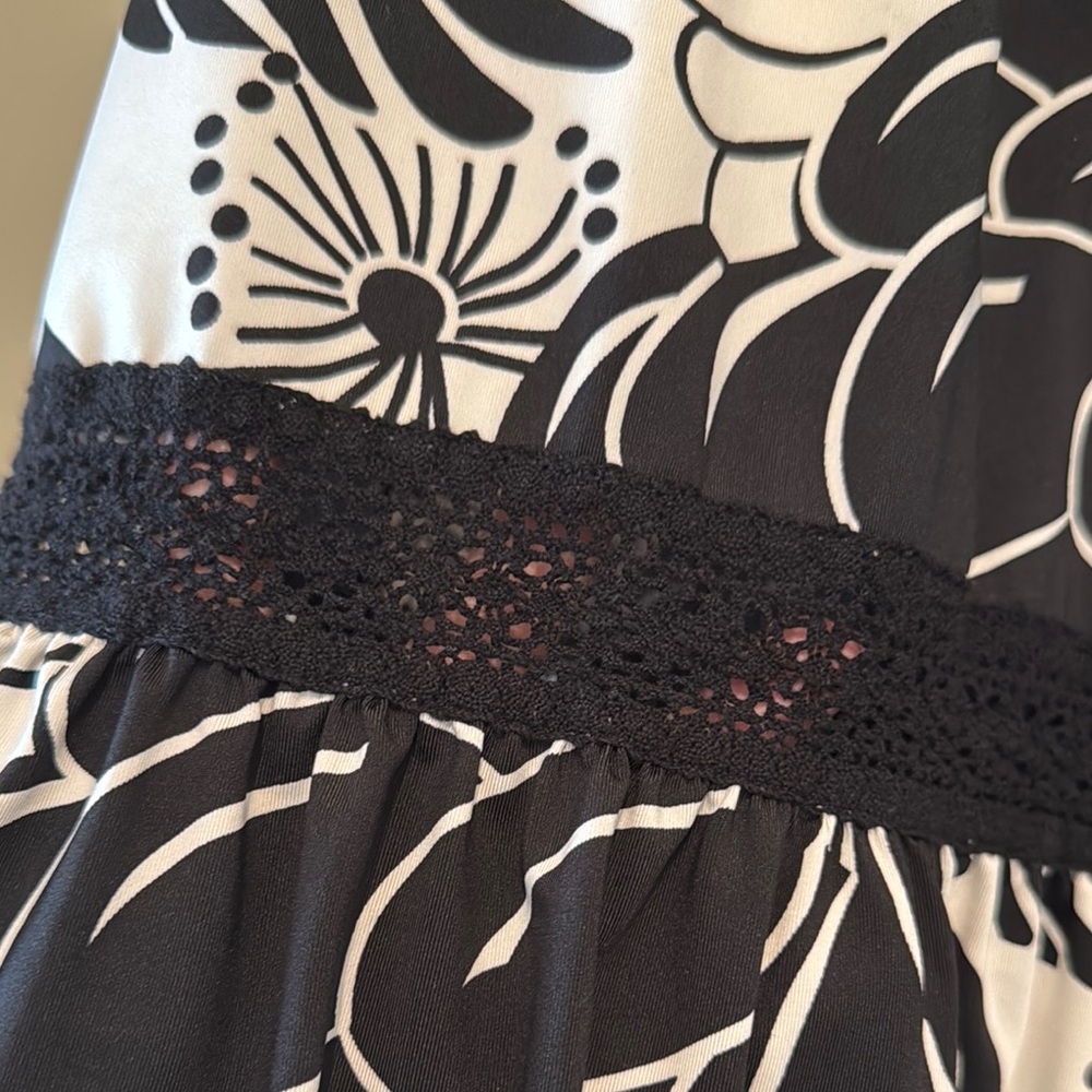 Floral Black and White Women's skirt - Picture 3 of 3